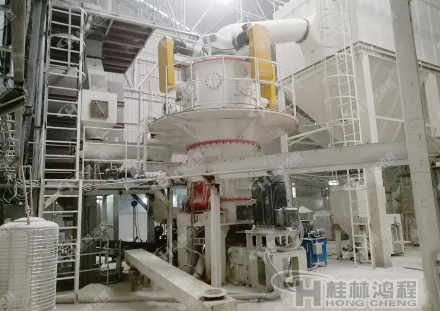 HLMX1100高純石英砂磨粉機(jī)推薦設(shè)備，桂林鴻程環(huán)保磨粉機(jī)，HLMX超細(xì)立式磨粉機(jī)