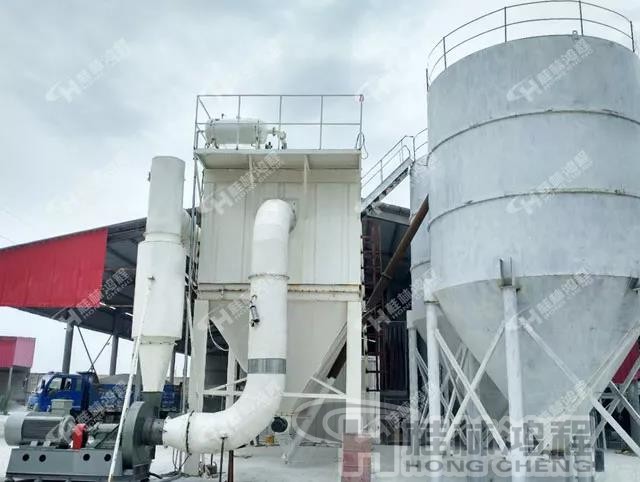 350目碳酸鈣生產(chǎn)設備碳酸鈣磨粉機現(xiàn)場 350目碳酸鈣生產(chǎn)設備碳酸鈣磨粉機現(xiàn)場