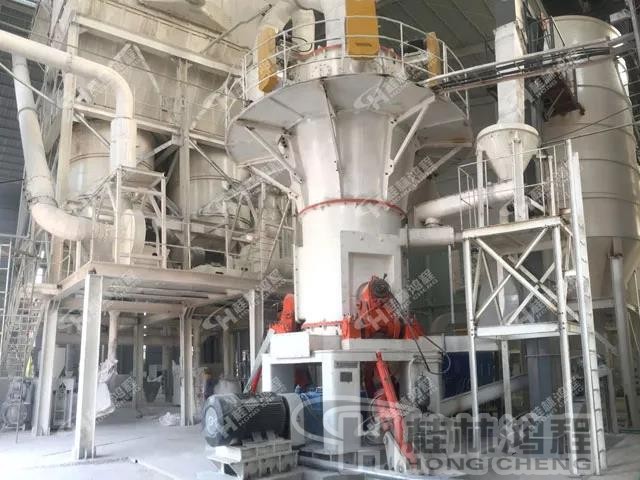 800目碳酸鈣生產(chǎn)設備碳酸鈣微粉磨現(xiàn)場 800目碳酸鈣生產(chǎn)設備碳酸鈣微粉磨現(xiàn)場