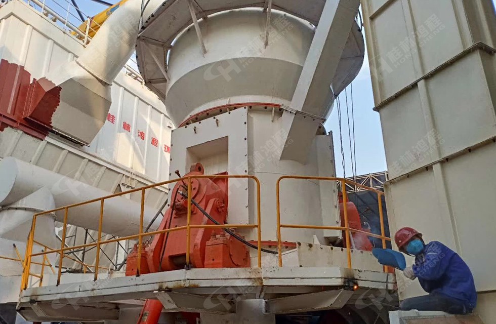30萬噸高爐渣立磨，HLM1700爐渣立磨機